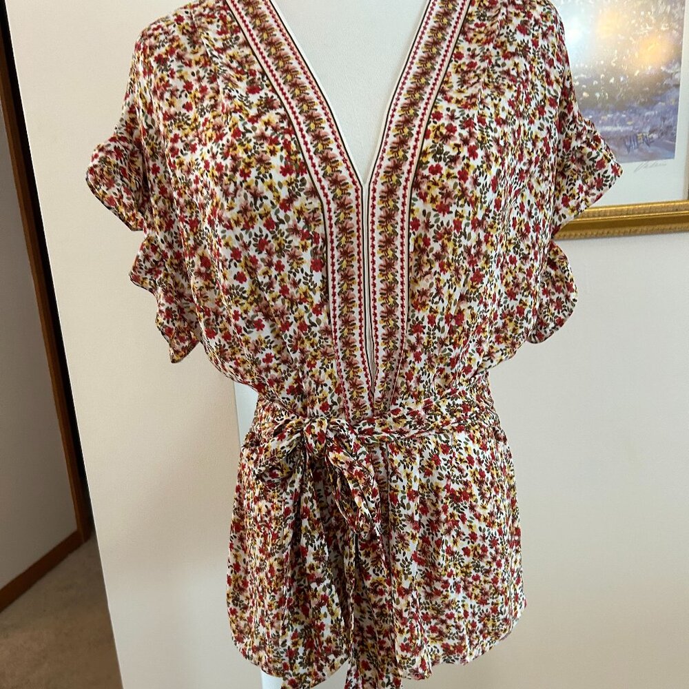Max Studio flutter-sleeve blouse size Medium
